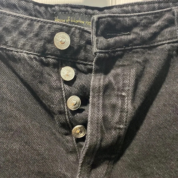 House of Harlow Black Denim Hidden Button Fly High Rise Cut Off Jean Shorts 30 - Picture 3 of 5